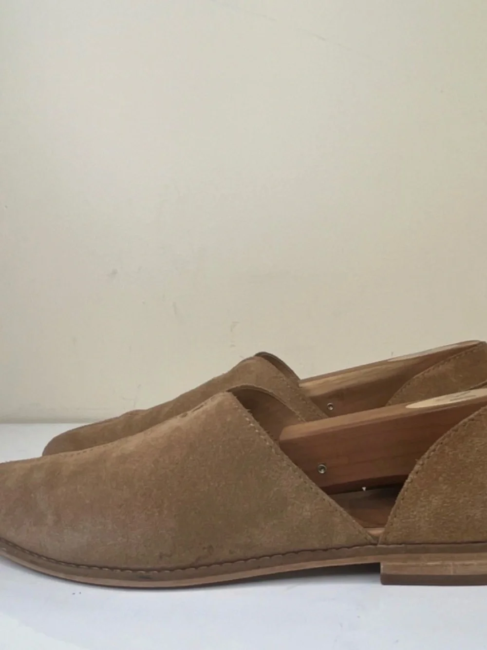 FRYE AND CO. Women's Tan Suede Slip-On Flats Size 8.5M